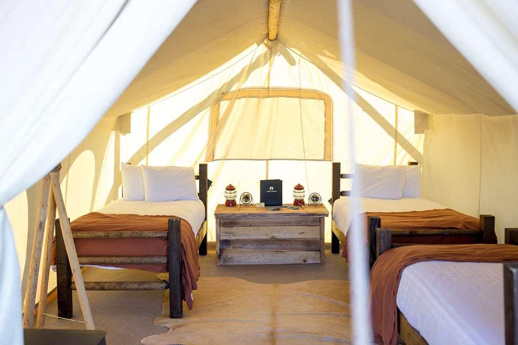 Under Canvas Acadia Surry Bilik gambar